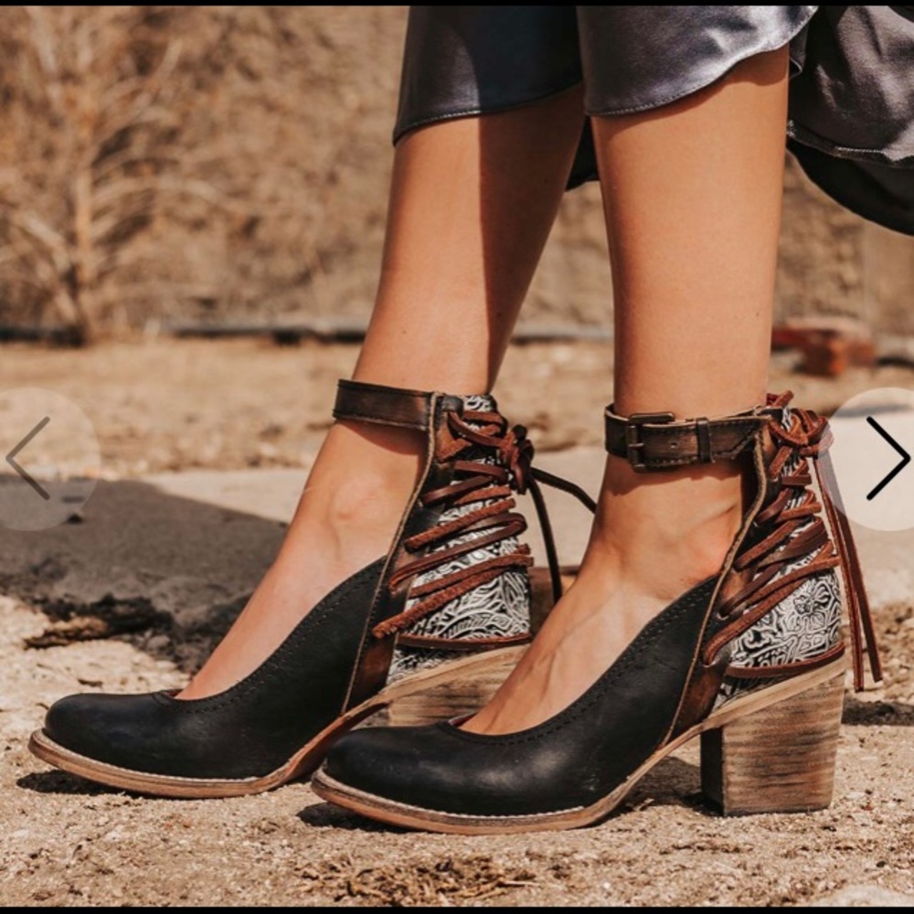 BRAND NEW!!! Freebird RAEANNE, black multi, size 9. In original packing.